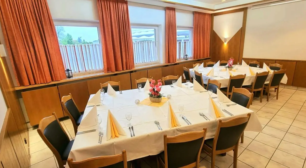 Hotel Krone Koenigsbrunn 3*,