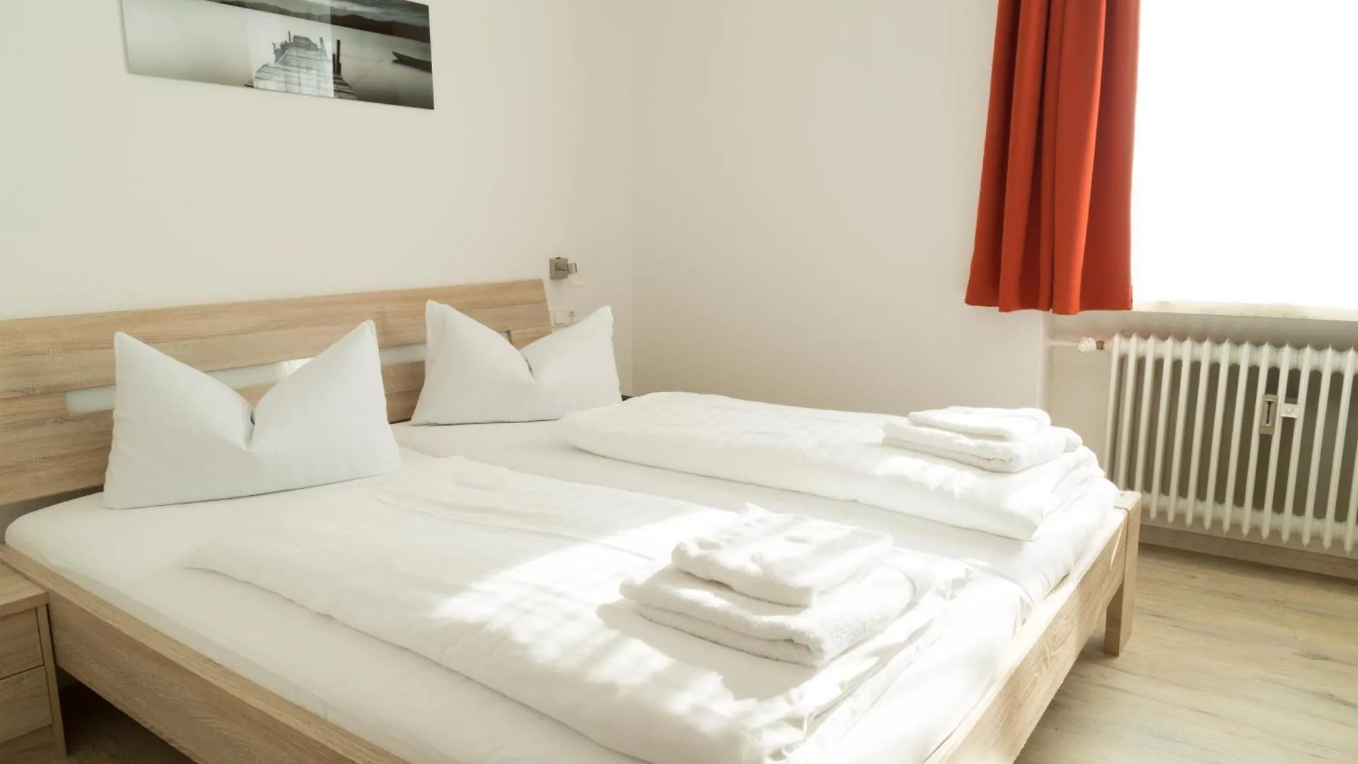 Hotel Krone Königsbrunn 3*,  Germania